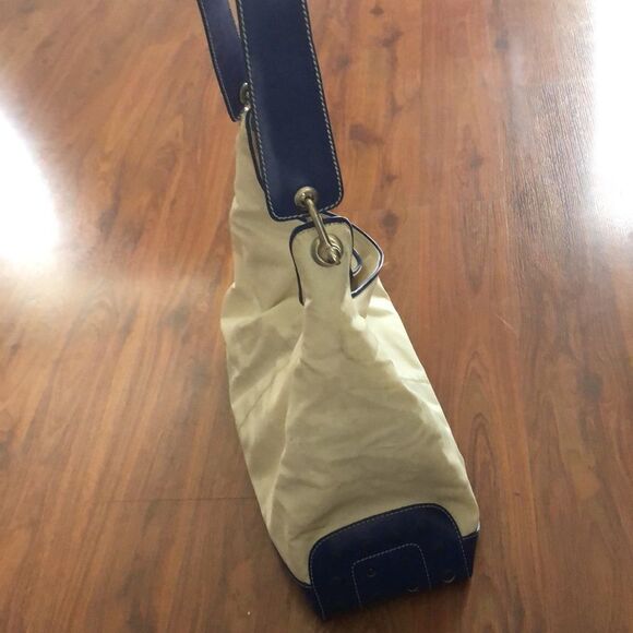 TOD’S Royal Blue and ivory handbag with leather trim. - Picture 15 of 16